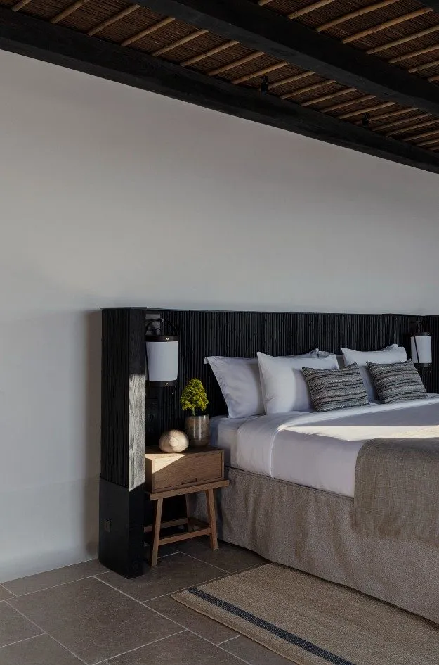 Artemis-Villa-Master-Bedroom-1st-floor-2_1.jpg