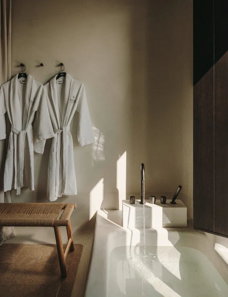 Kalesma-Suite-1-bedroom-©Salva-Lopez-5-_760990.jpg
