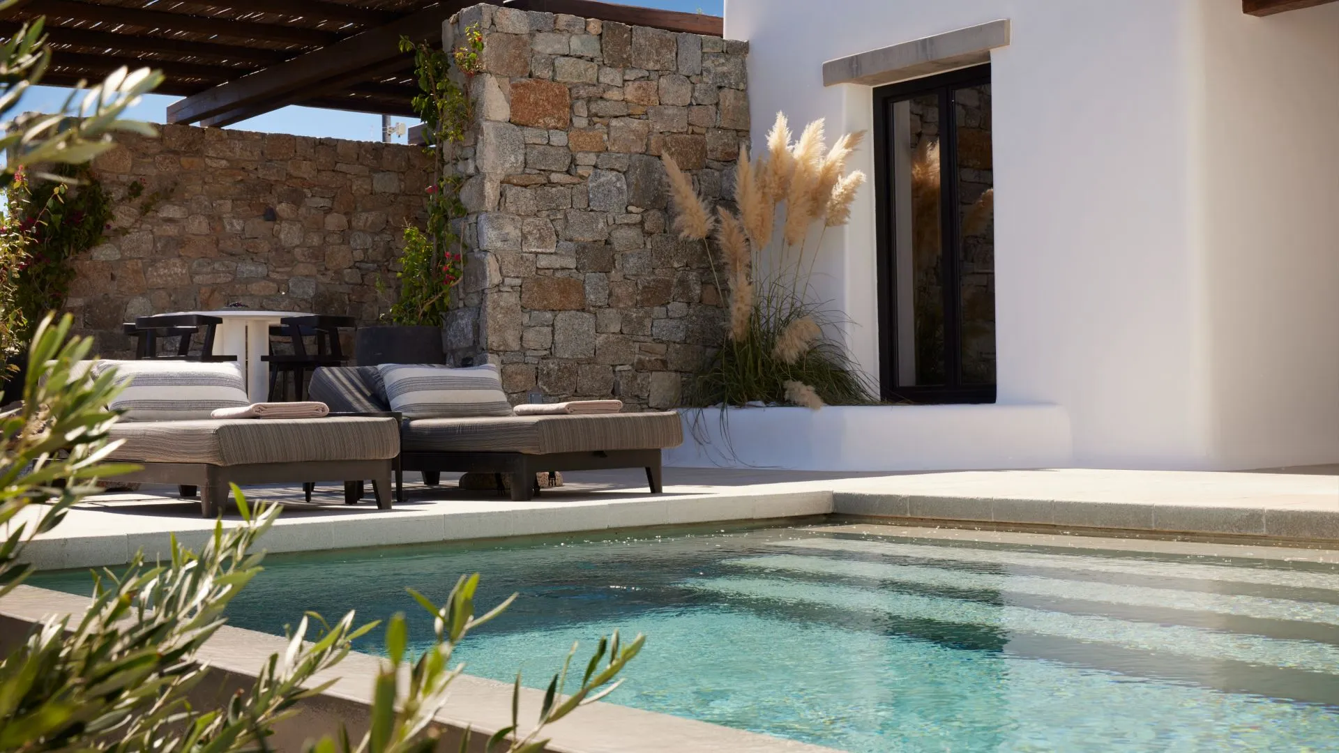 Kalesma-Suite-1-bedroom-©Vangelis-Paterakis-1_hero.jpg